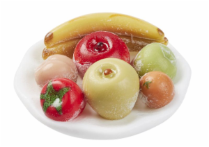 Miniatur Obstteller mit verschiedenen Früchten