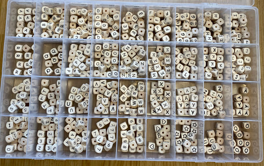 Buchstaben und Zahlen Holzwürfel-Sortiment
