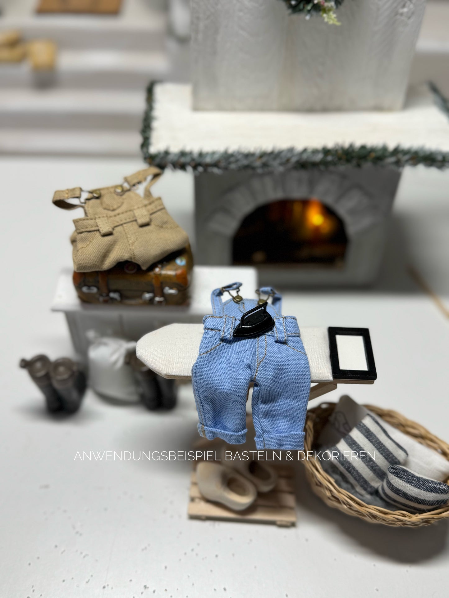 Latzhose für Wichtel Miniatur
