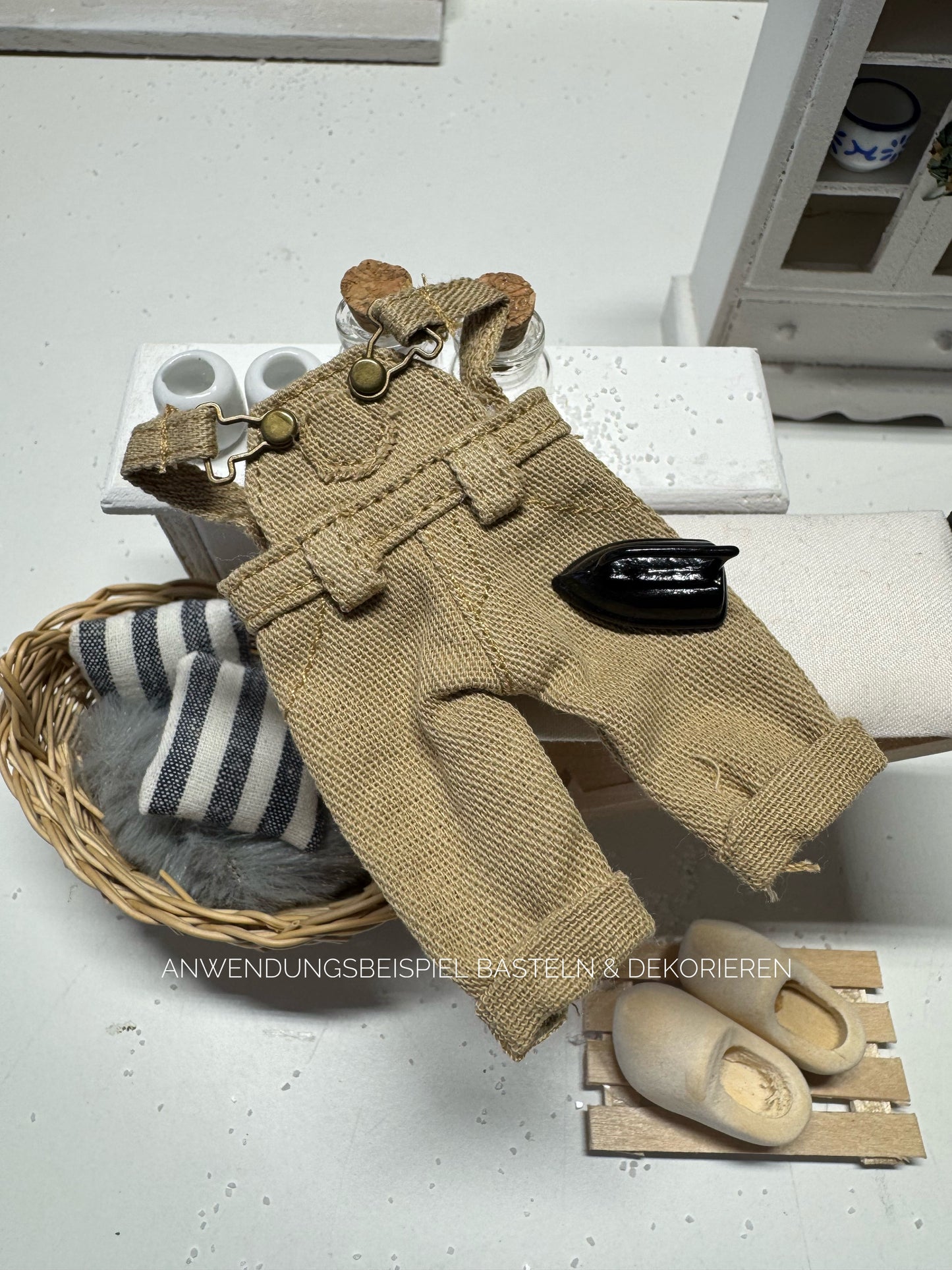 Latzhose für Wichtel Miniatur