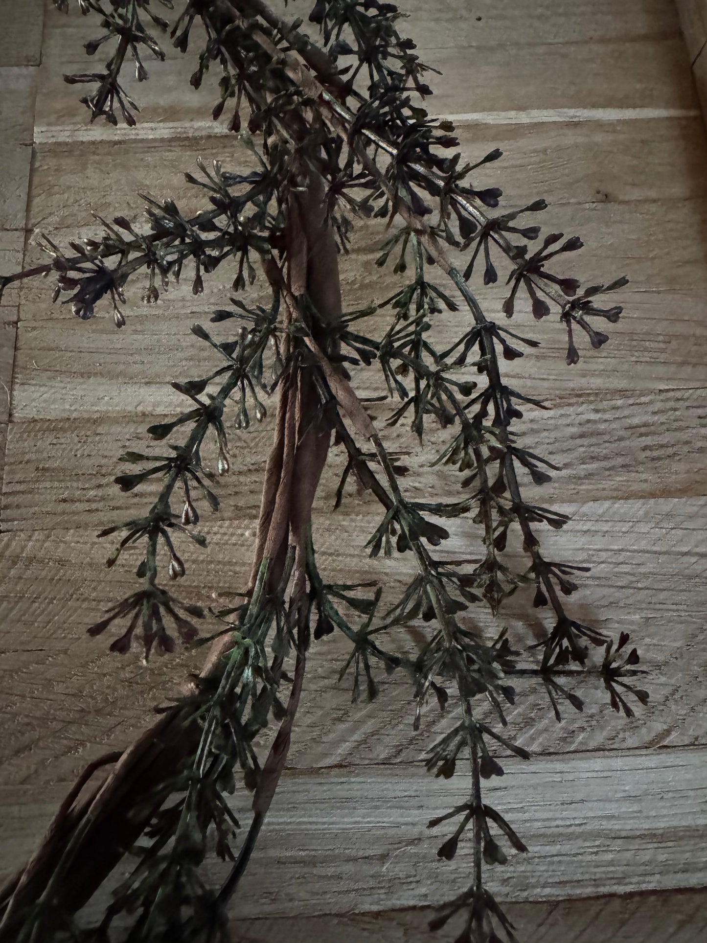 Naturkranz mit feinen Zweigen - rustikaler Dekokranz