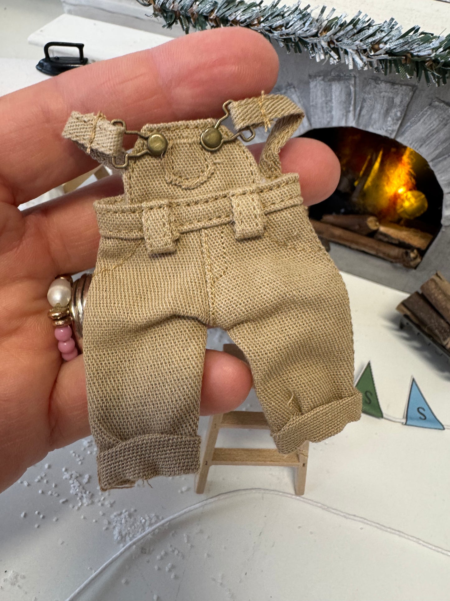 Latzhose für Wichtel Miniatur