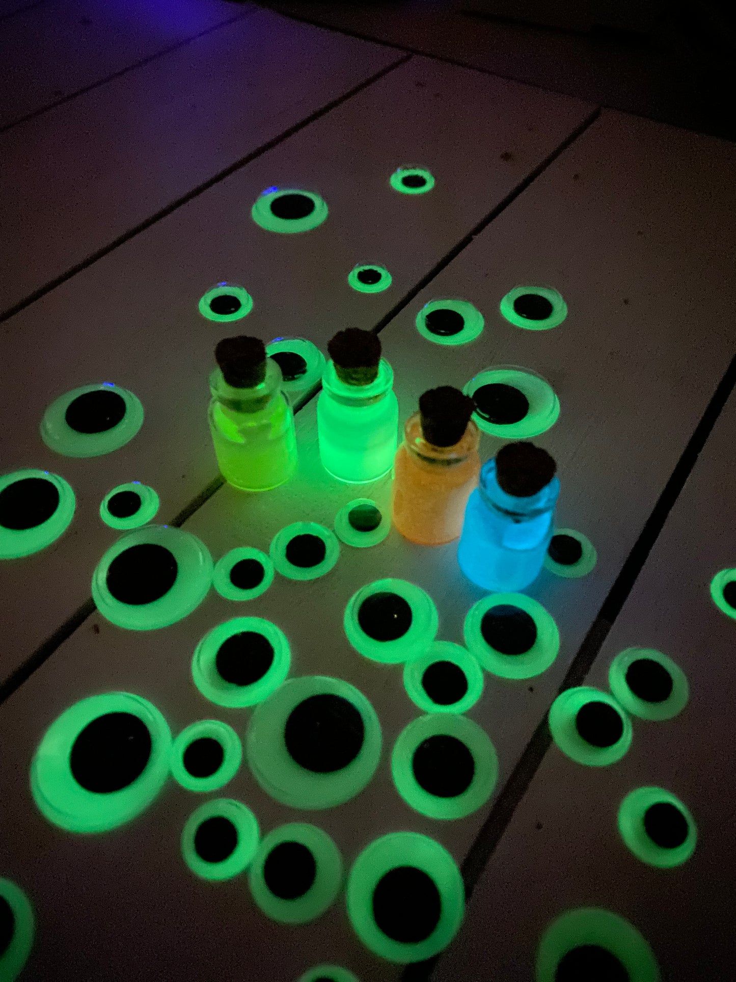 Nachtleucht-Acrylfarbe verschiedene