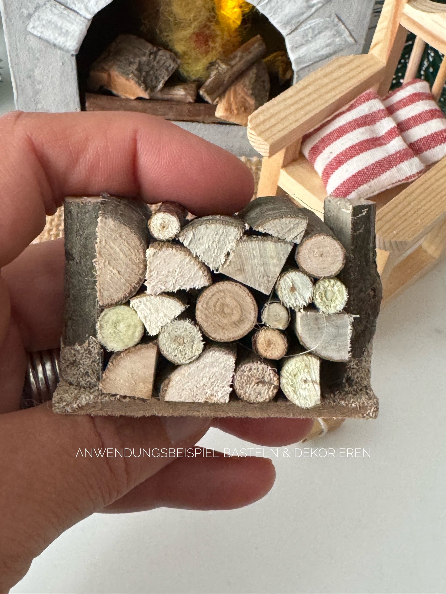Holzstoß Miniatur, Dekorationsartikel für Wichteltüren Puppenhäuser und Krippen