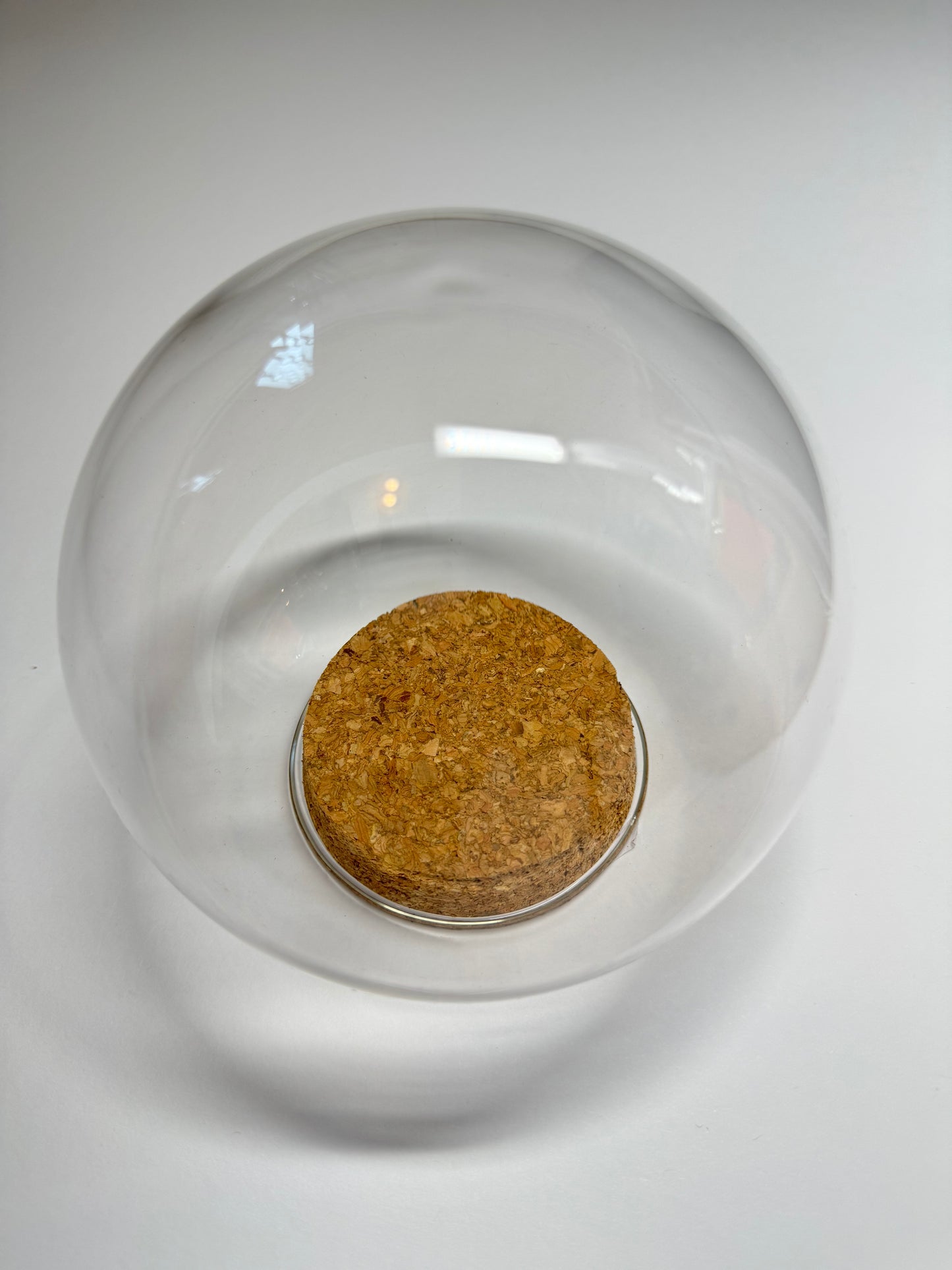 Glaskugel mit Korkboden