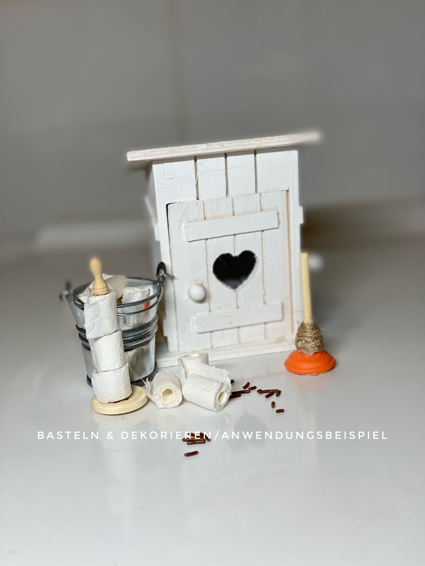 Toilettenhäuschen mit Herz Miniatur