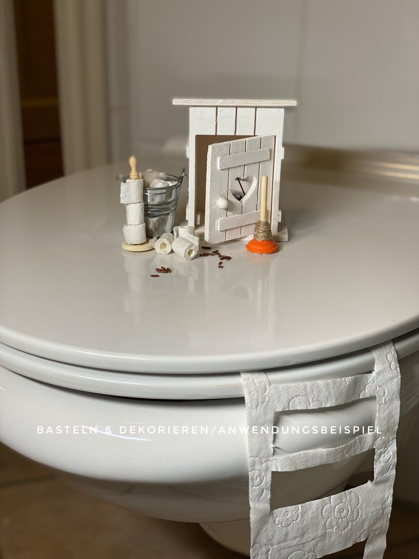 Toilettenhäuschen mit Herz Miniatur