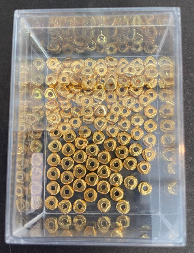 Metallperle rund 5mm mit Dreiecksschliff