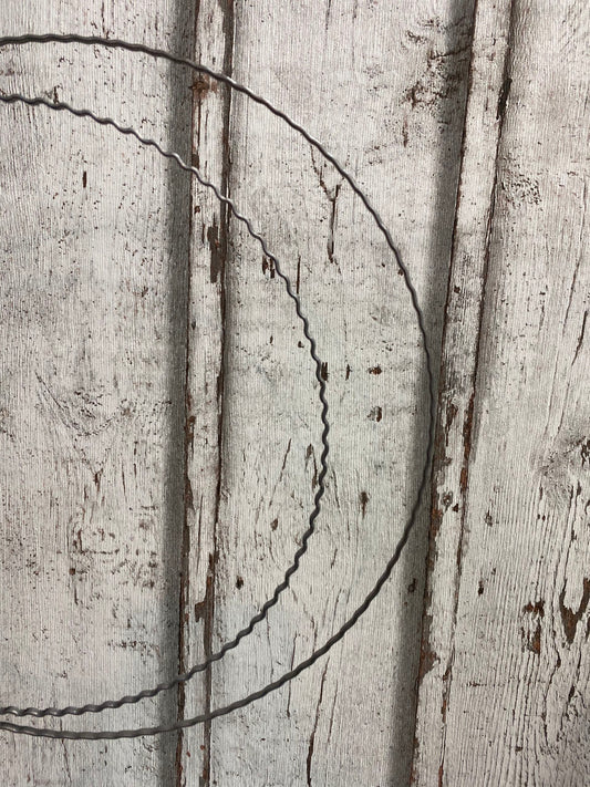 Metallring silber aus gewelltem Flachdraht