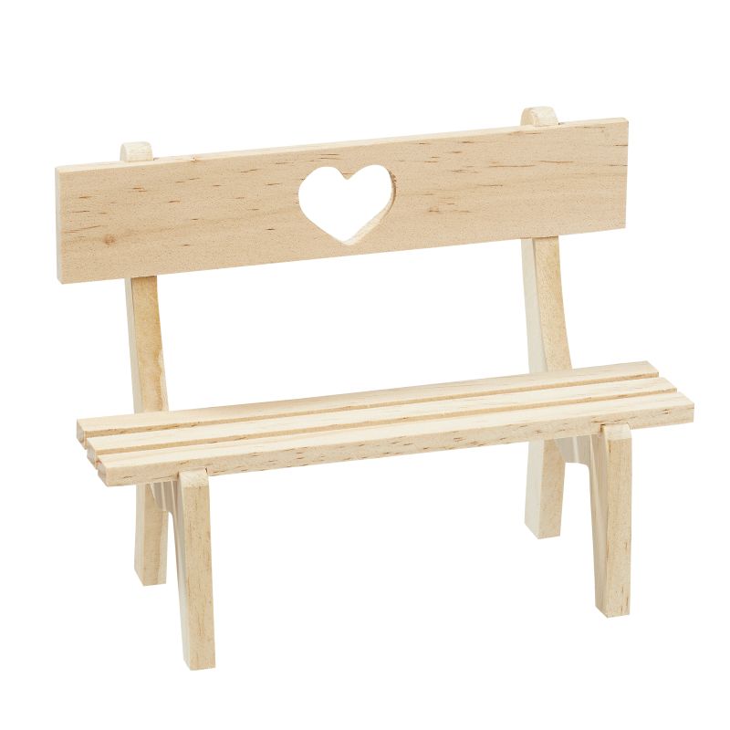 Holzbank mit Herzchenausschnitt