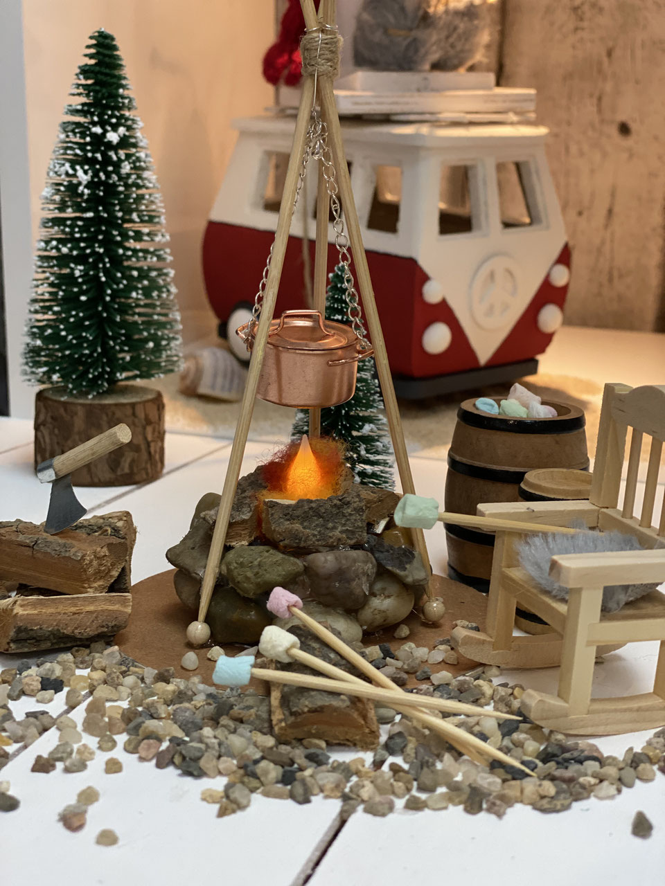 Kreativset Lagerfeuer für Wichtelkulisse
