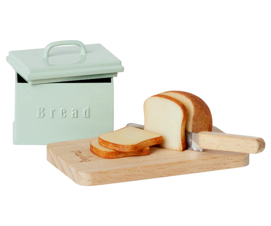 Brotbox mit Schneidebrett und Brotmesser Maileg