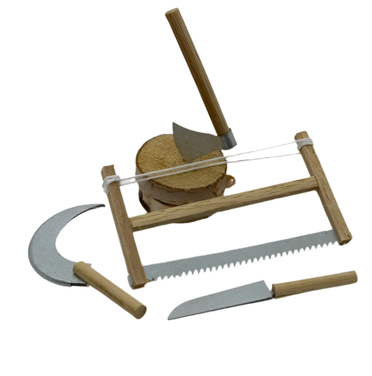 Säge mit Handbeil