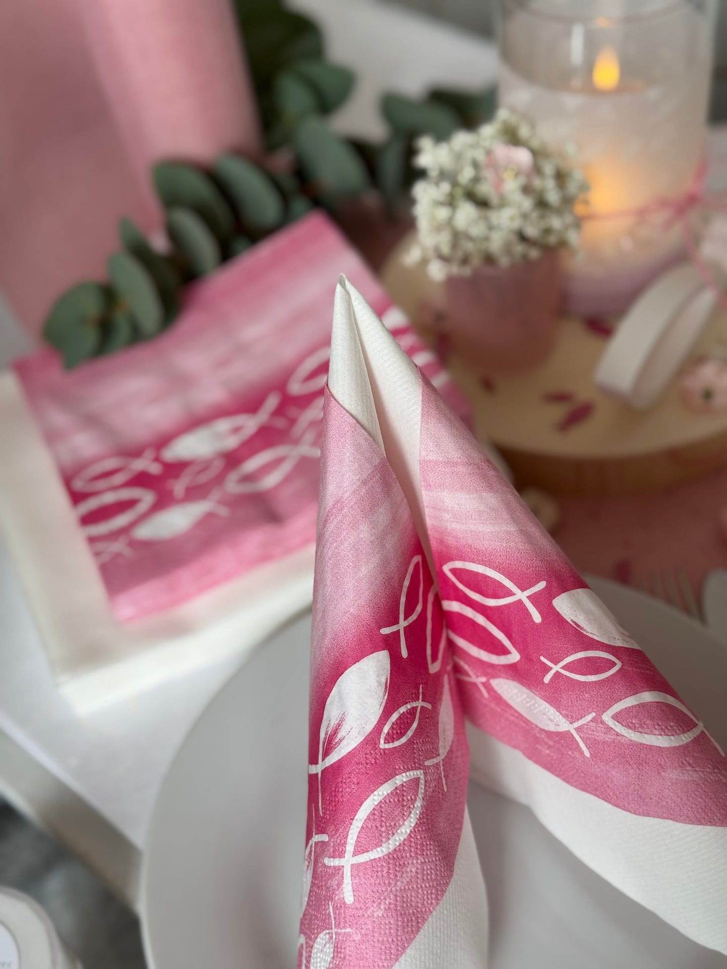 Konfirmation Tischdeko Rosé Pink Komplettset für 10 Personen – Fischmotiv, Kerzenglas, Servietten, Tischläufer, Streudeko