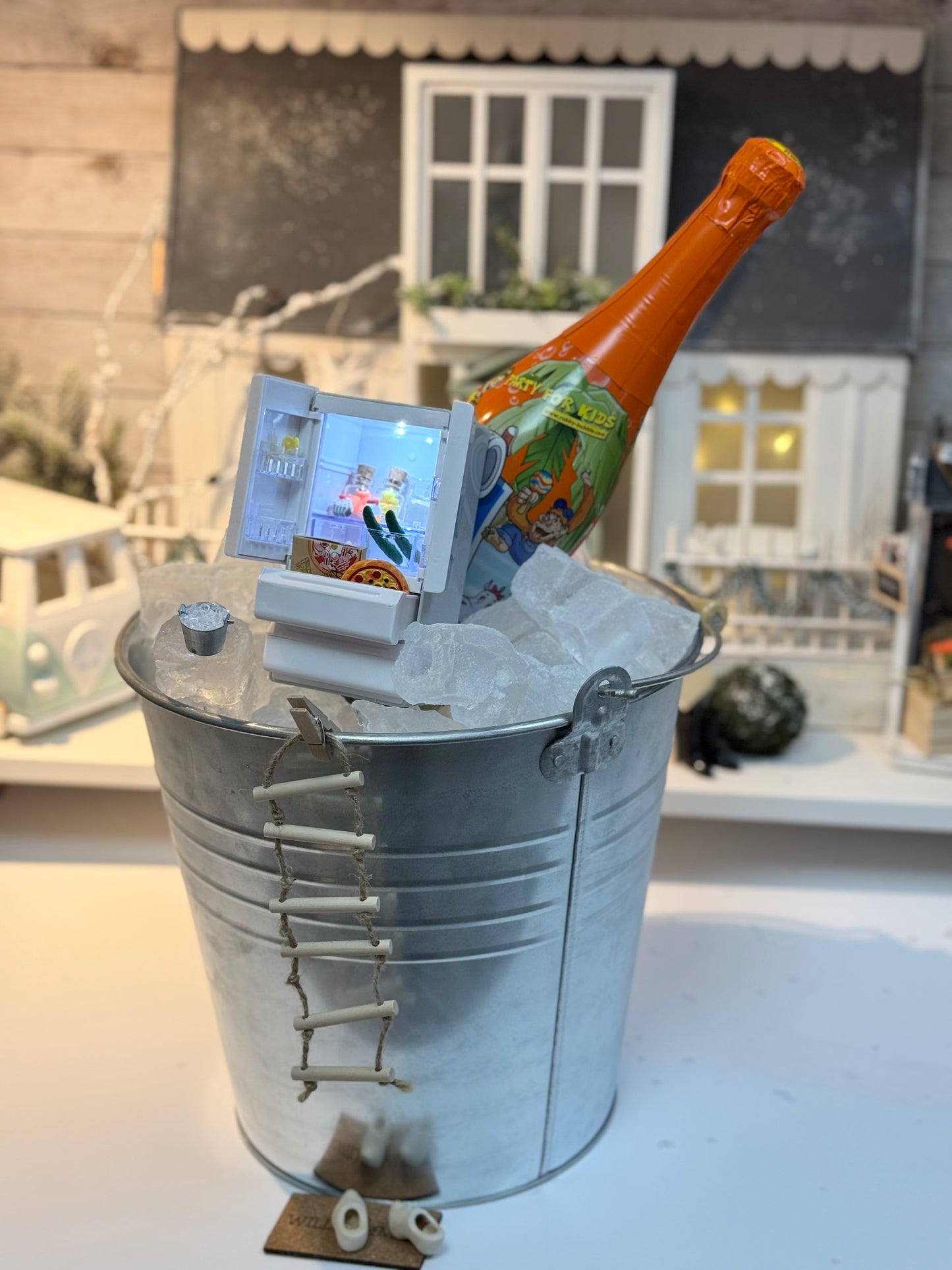 Miniaturkühlschrank mit Beleuchtung & Gefrierfächern
