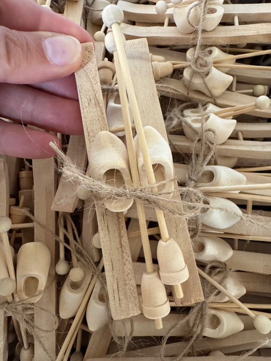Mini Ski-Set aus Holz – 3-teilig für Wichtel & Puppenhaus