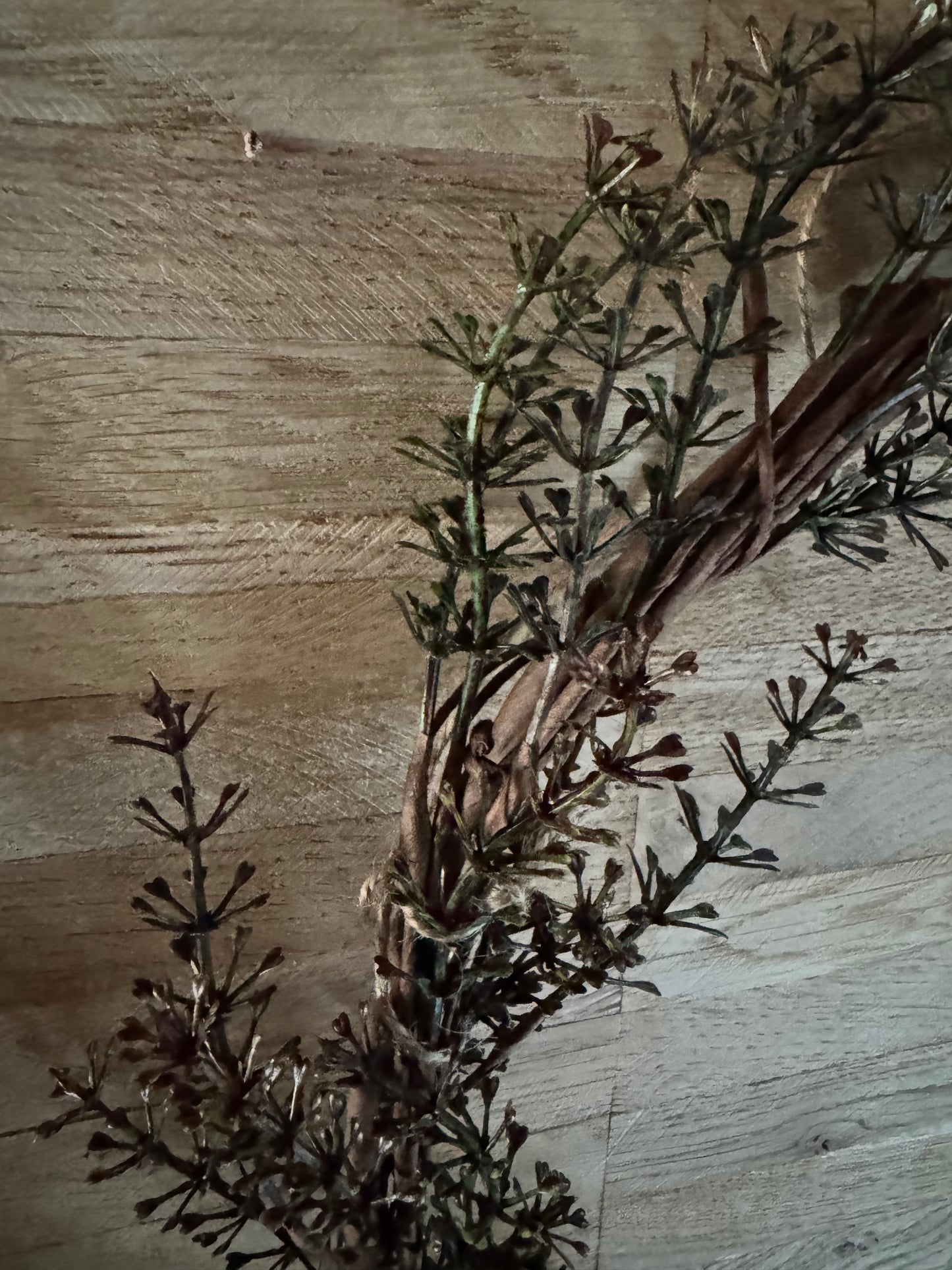 Naturkranz mit feinen Zweigen - rustikaler Dekokranz