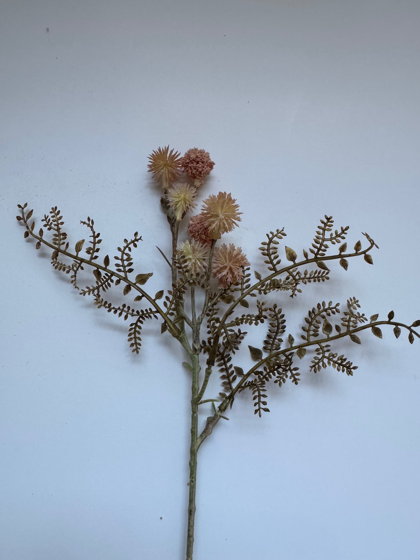 Künstlicher Blütenzweig mit Farnblättern -  Altrosa - Creme