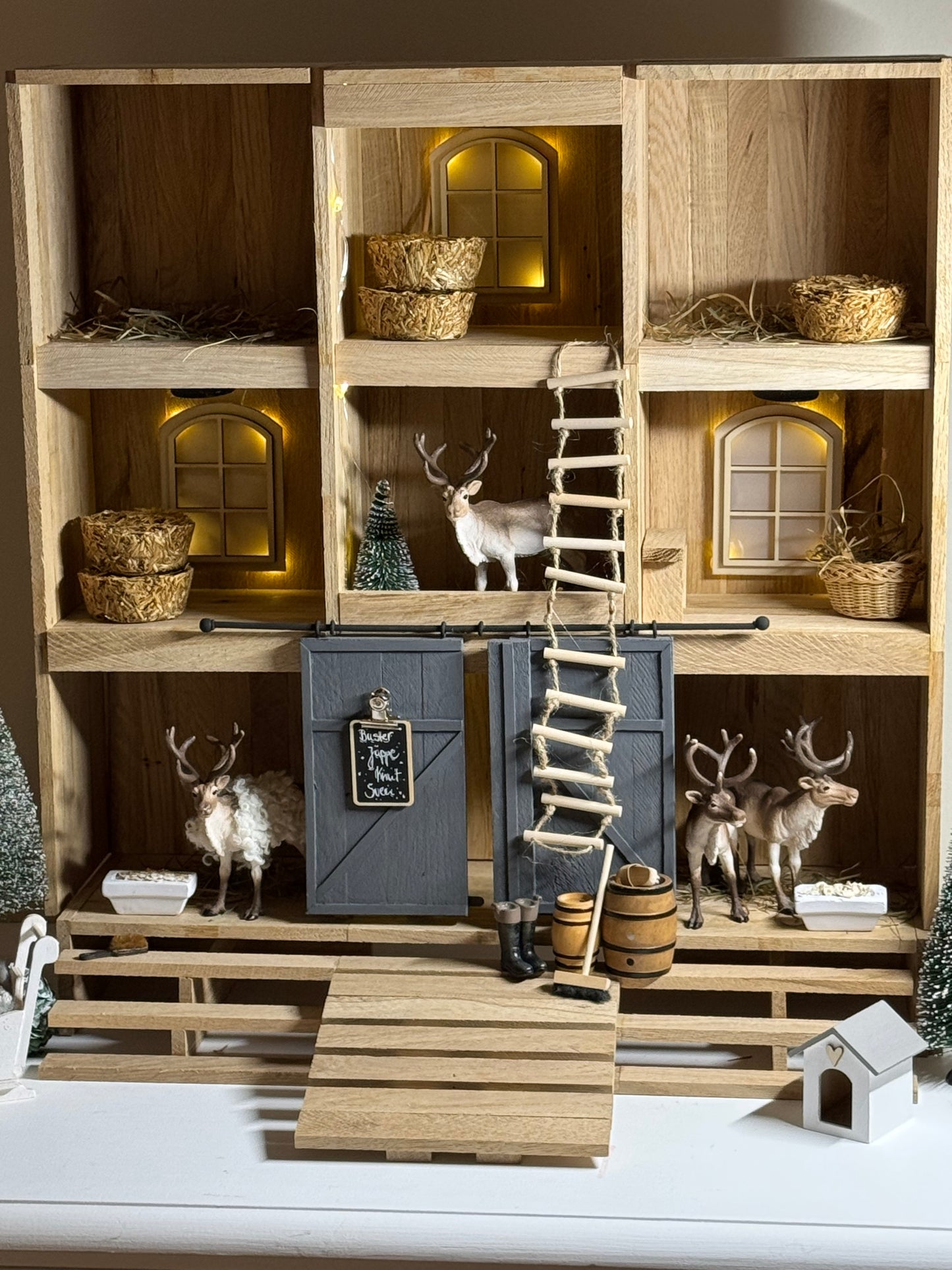 Downloadvorlage Anleitung 9-Fächer-Stall für Schleichtiere