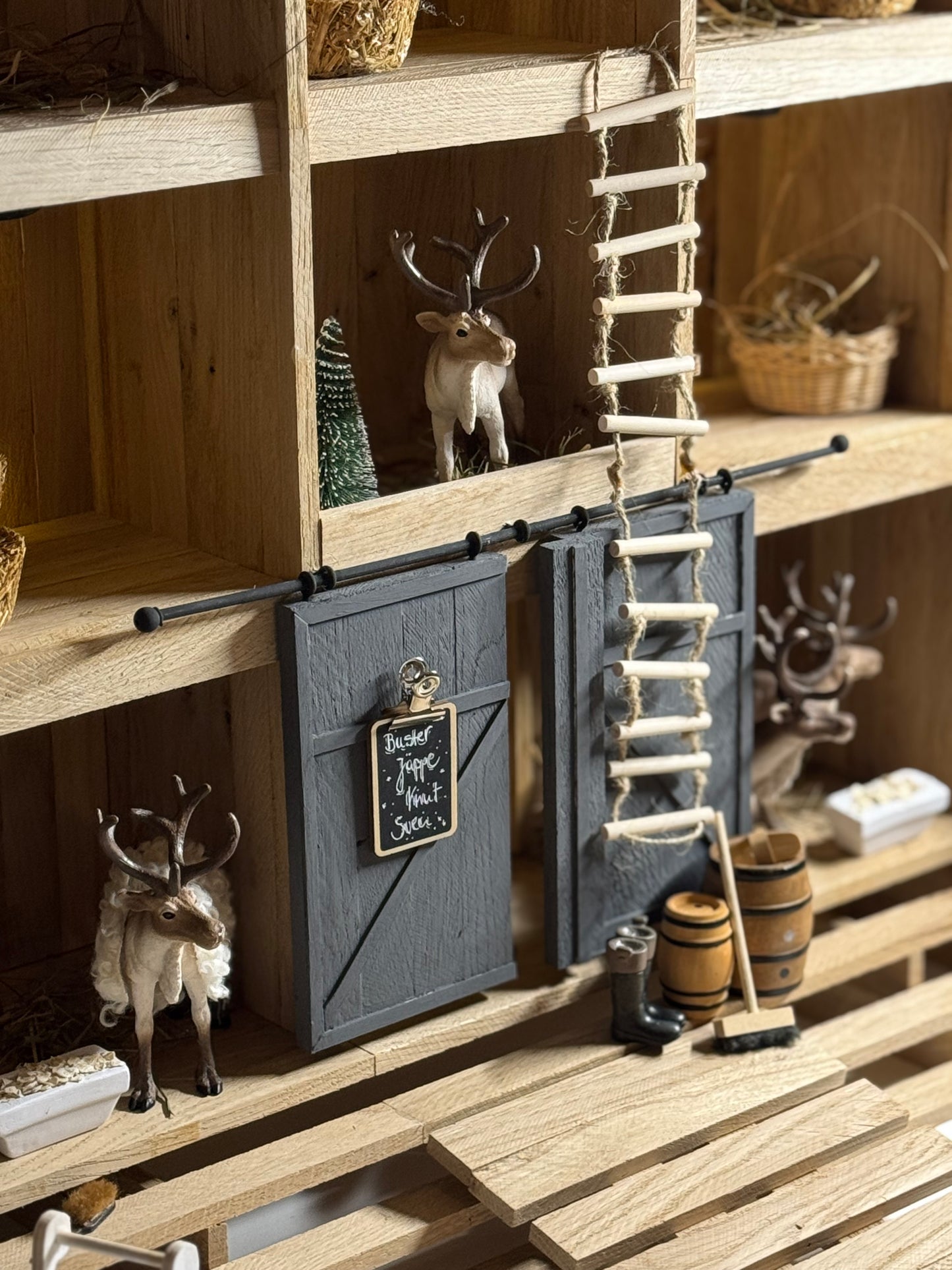 Downloadvorlage Anleitung 9-Fächer-Stall für Schleichtiere