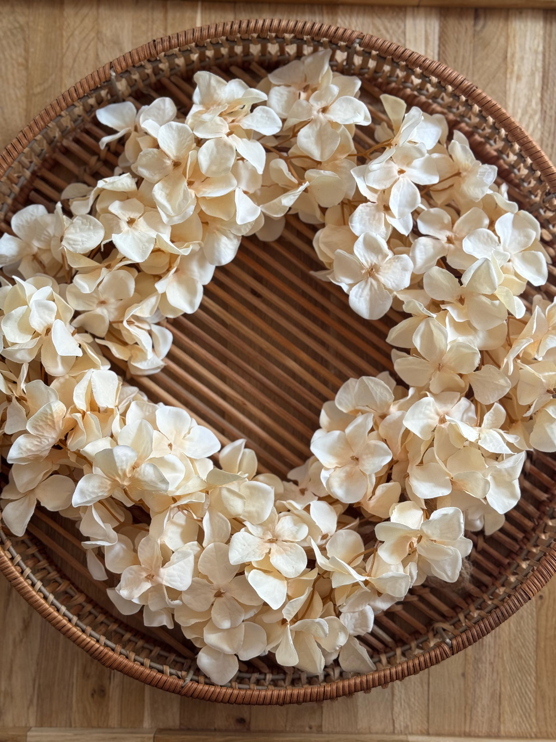 Hortensienblütenkranz creme