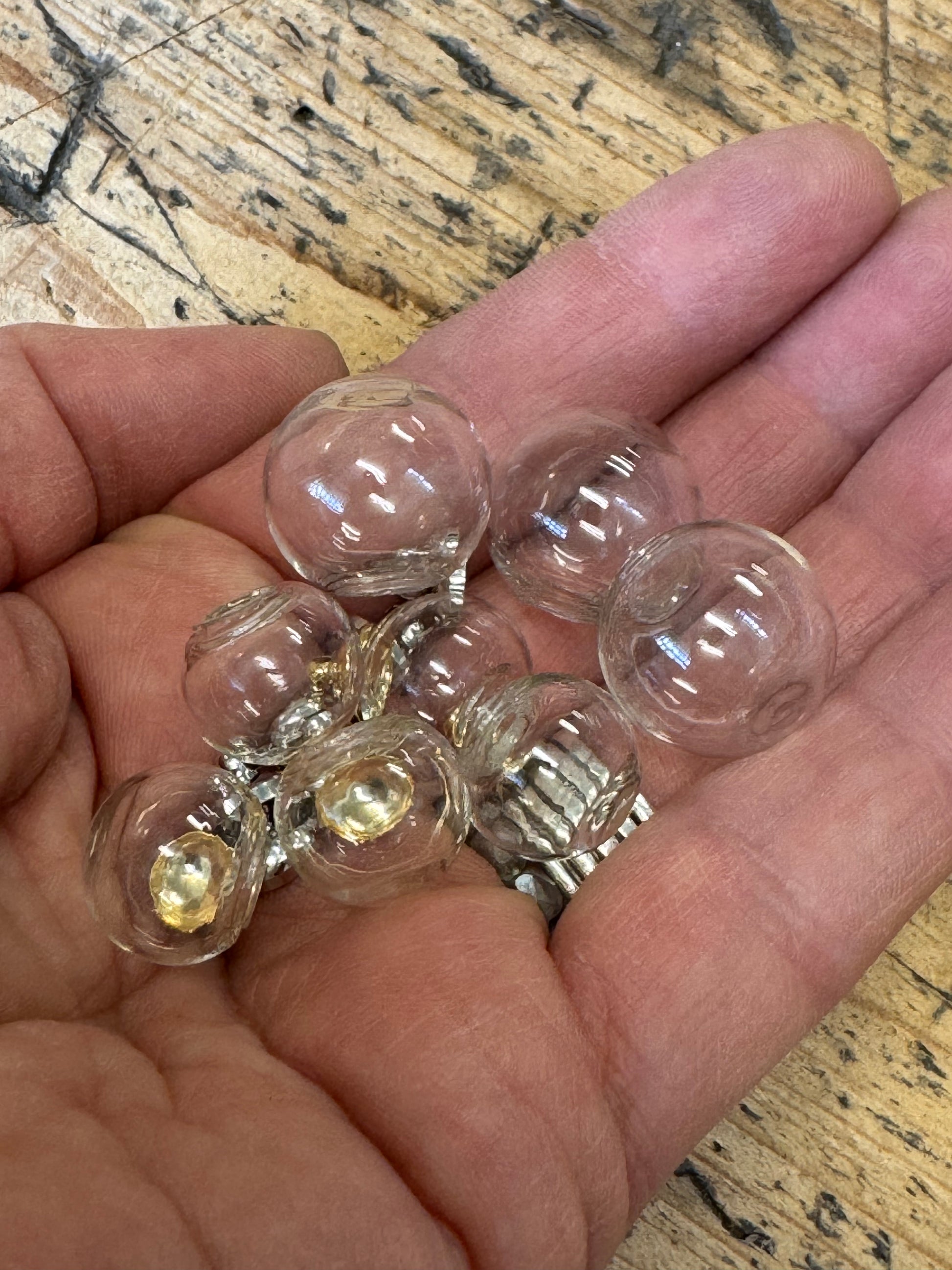 Kleine hohle Glaskugel zum Befüllen für Schmuck und als Lampen vor der Wichteltür