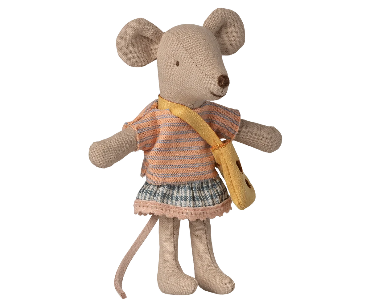 Maileg kleine Schwester Maus mit Kaesetasche