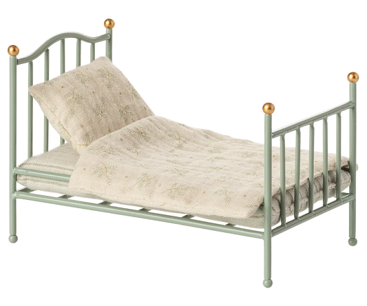 Maileg Vintage Bett in Mint mit Bettwäsche für die Mäusefamilie