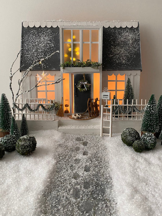 Wichtelfarmhaus dekoriert in einer Winterlandschaft Wichtelhaus zum Bauen